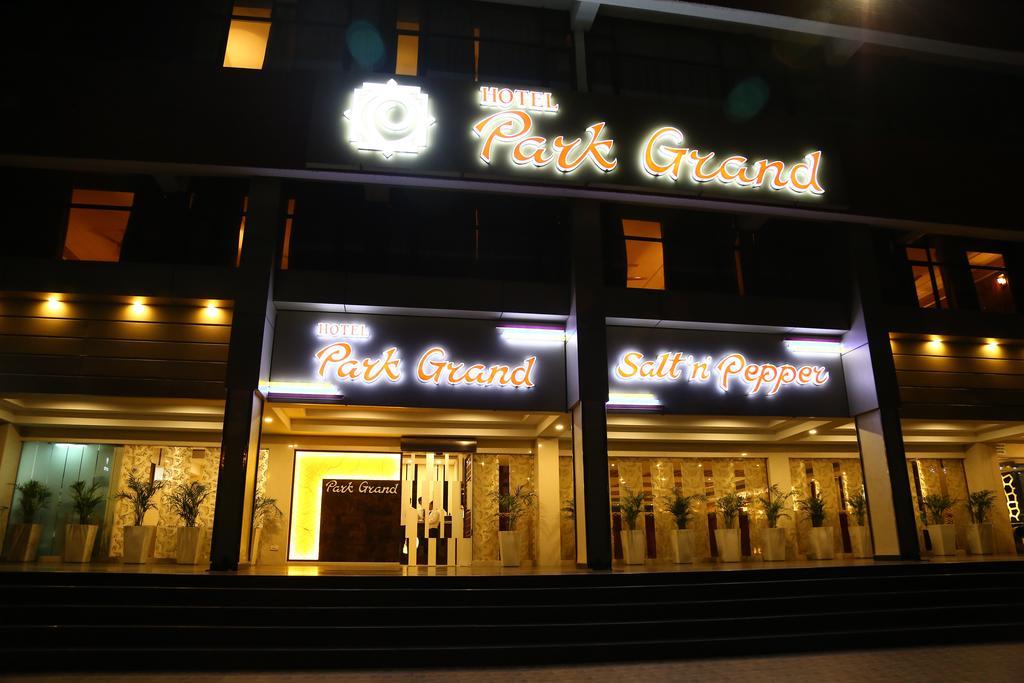 Hotel Park Grand Чандигарх Экстерьер фото