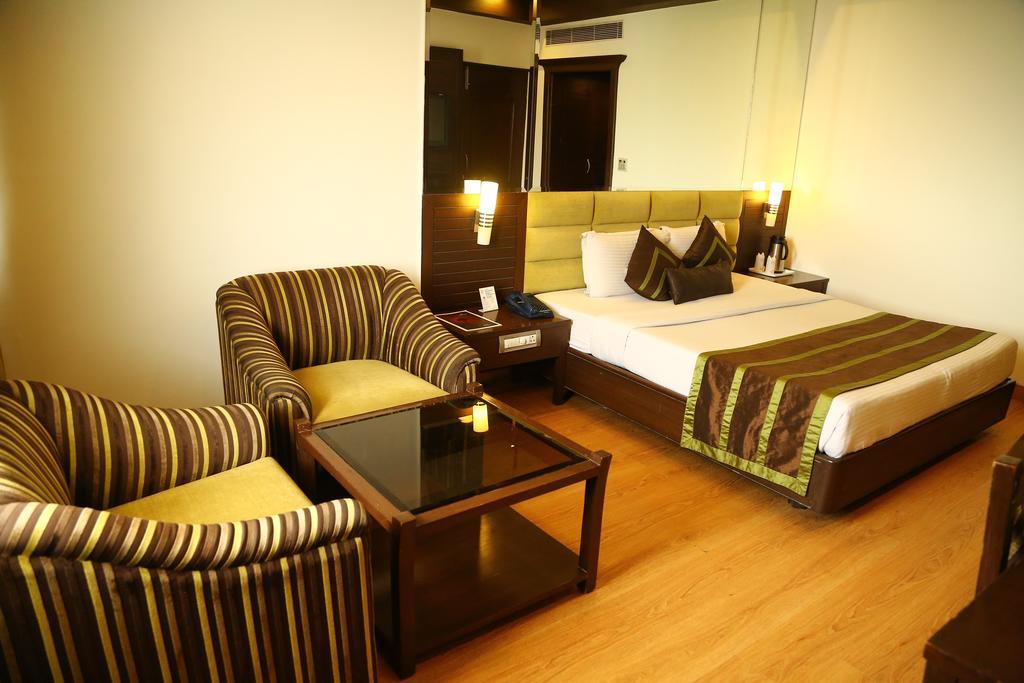Hotel Park Grand Чандигарх Экстерьер фото