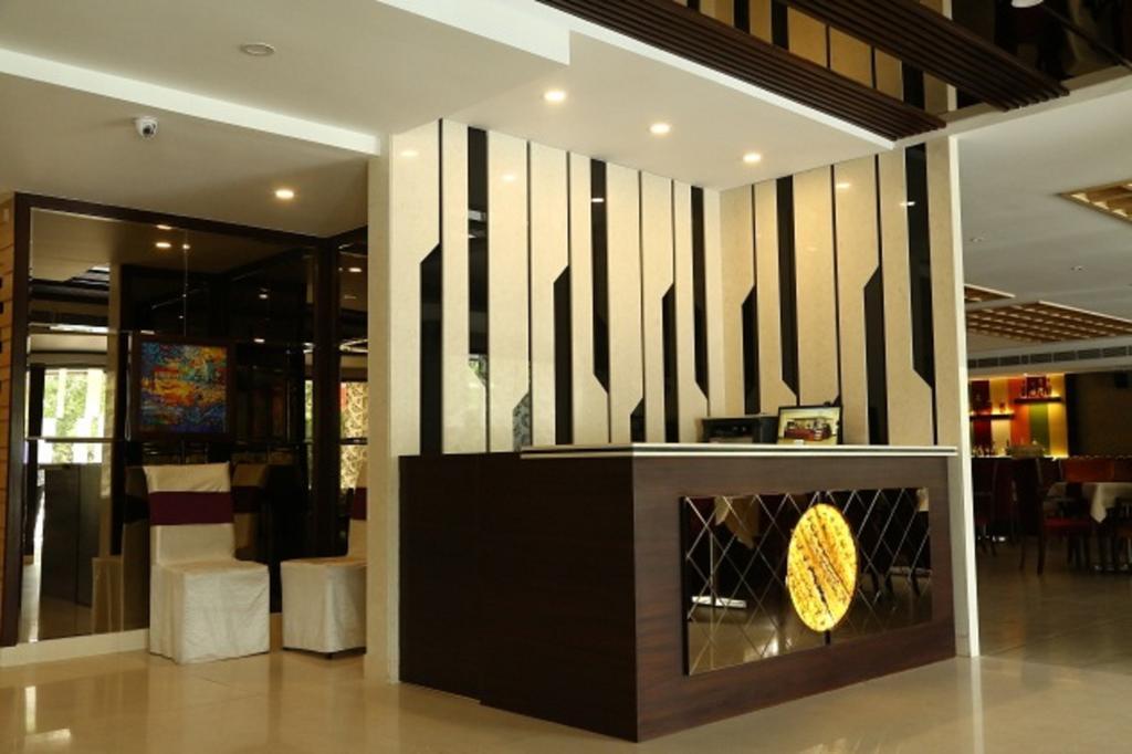 Hotel Park Grand Чандигарх Экстерьер фото