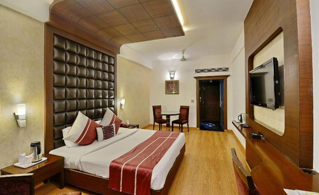Hotel Park Grand Чандигарх Экстерьер фото
