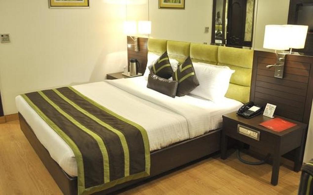 Hotel Park Grand Чандигарх Экстерьер фото