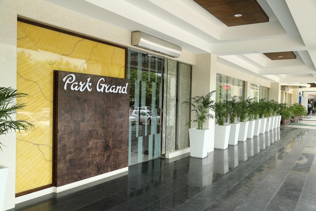 Hotel Park Grand Чандигарх Экстерьер фото