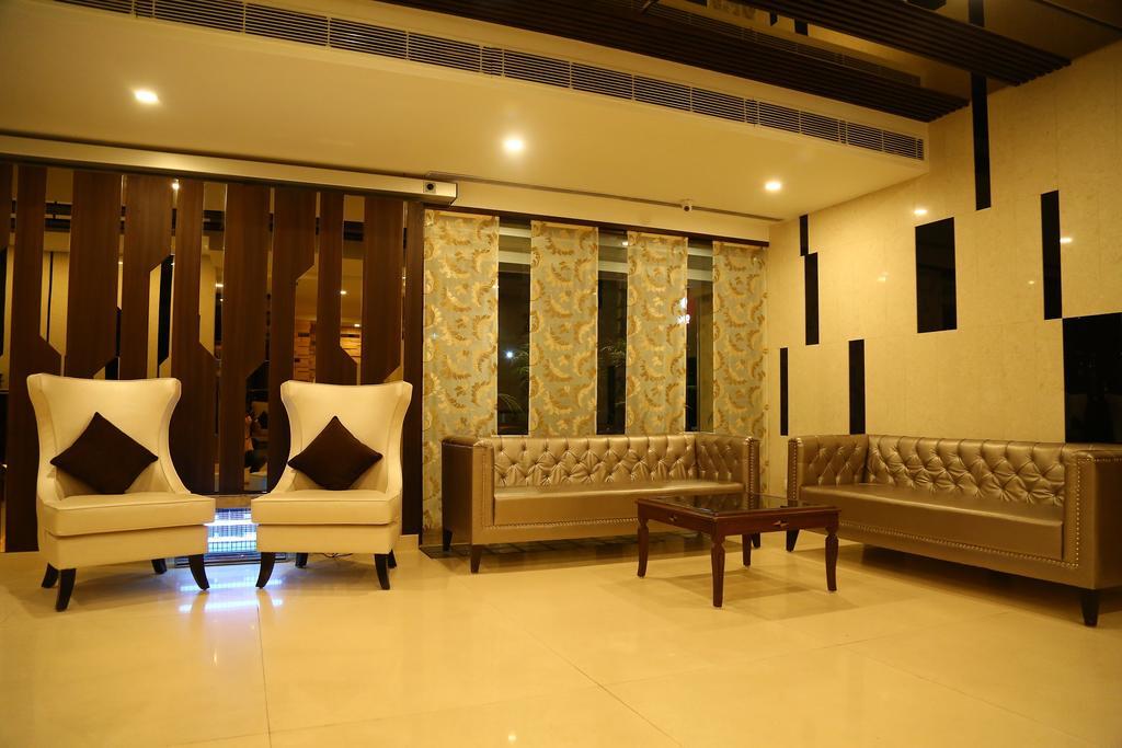 Hotel Park Grand Чандигарх Экстерьер фото