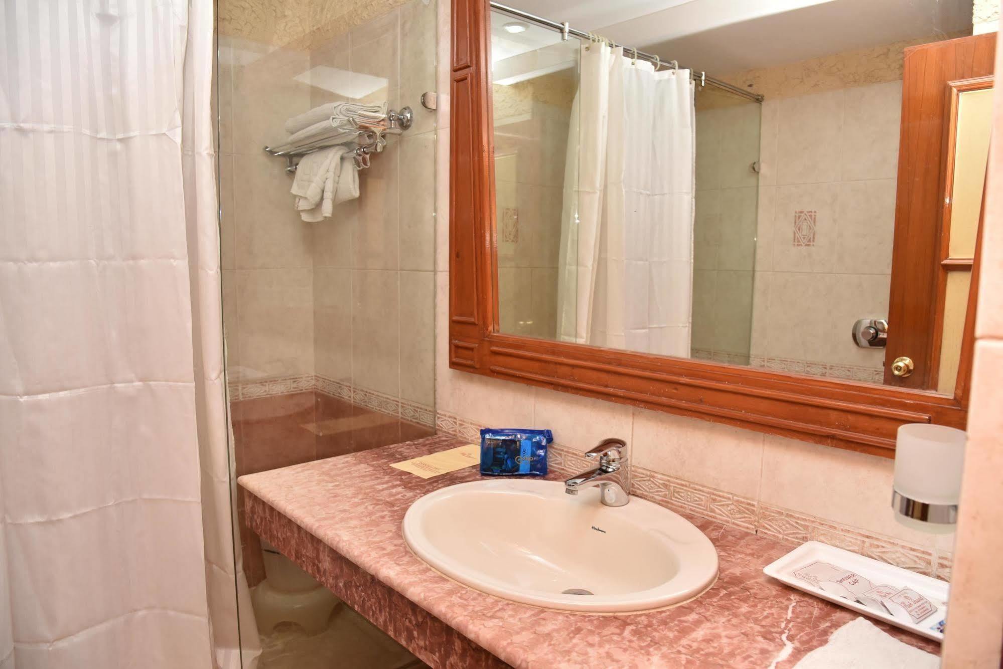 Hotel Park Grand Чандигарх Экстерьер фото