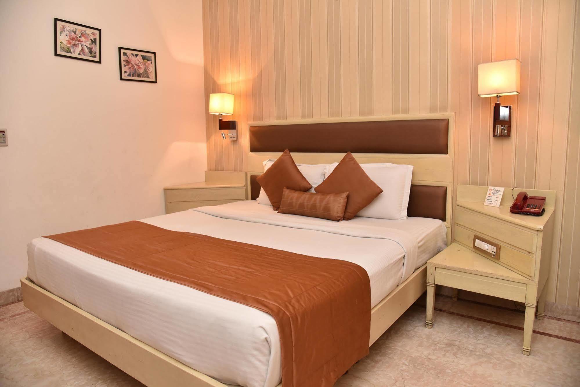 Hotel Park Grand Чандигарх Экстерьер фото