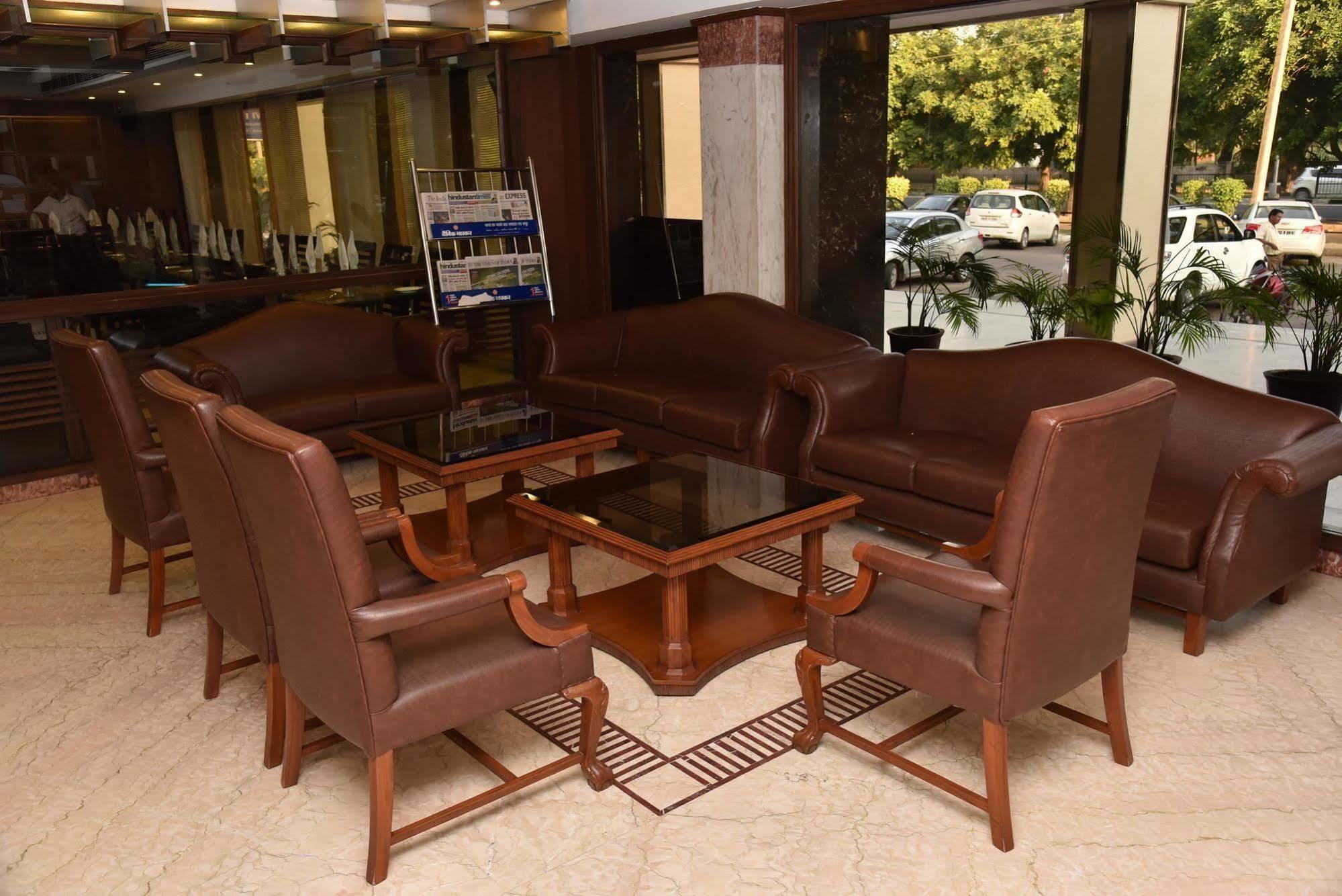 Hotel Park Grand Чандигарх Экстерьер фото