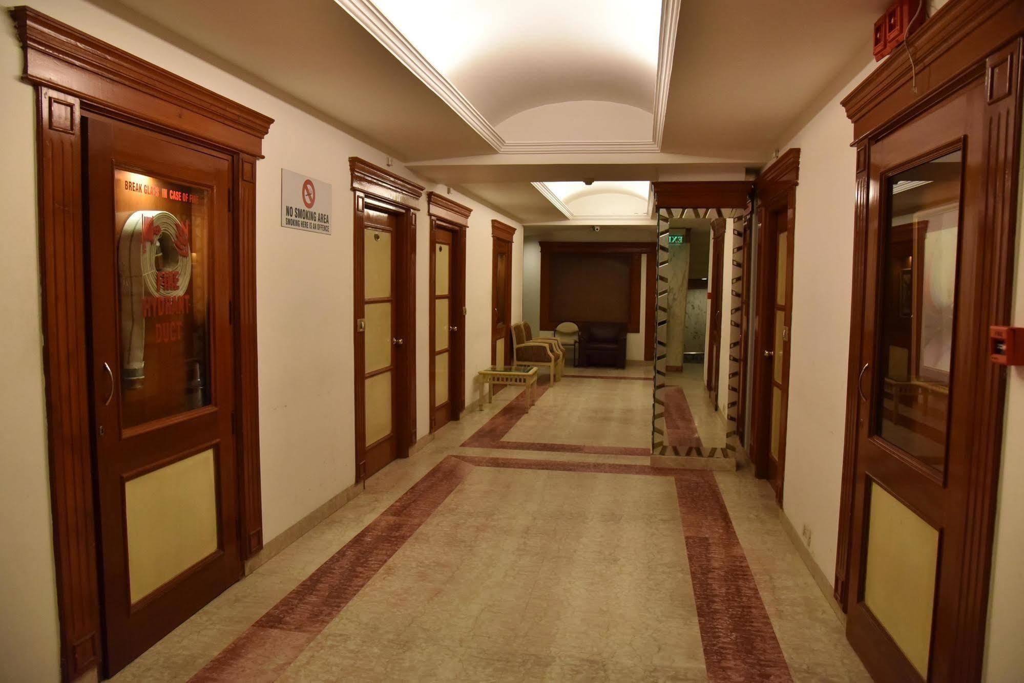 Hotel Park Grand Чандигарх Экстерьер фото