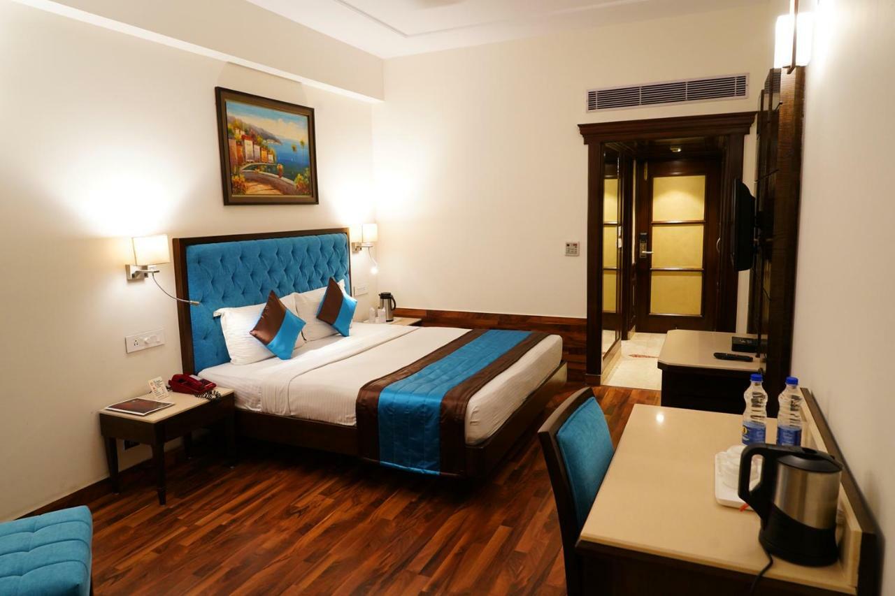 Hotel Park Grand Чандигарх Экстерьер фото